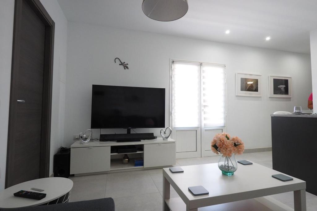 Private Apartment With Mountain And Sea Views, La Asomada, Lanzarote Tias Exterior photo