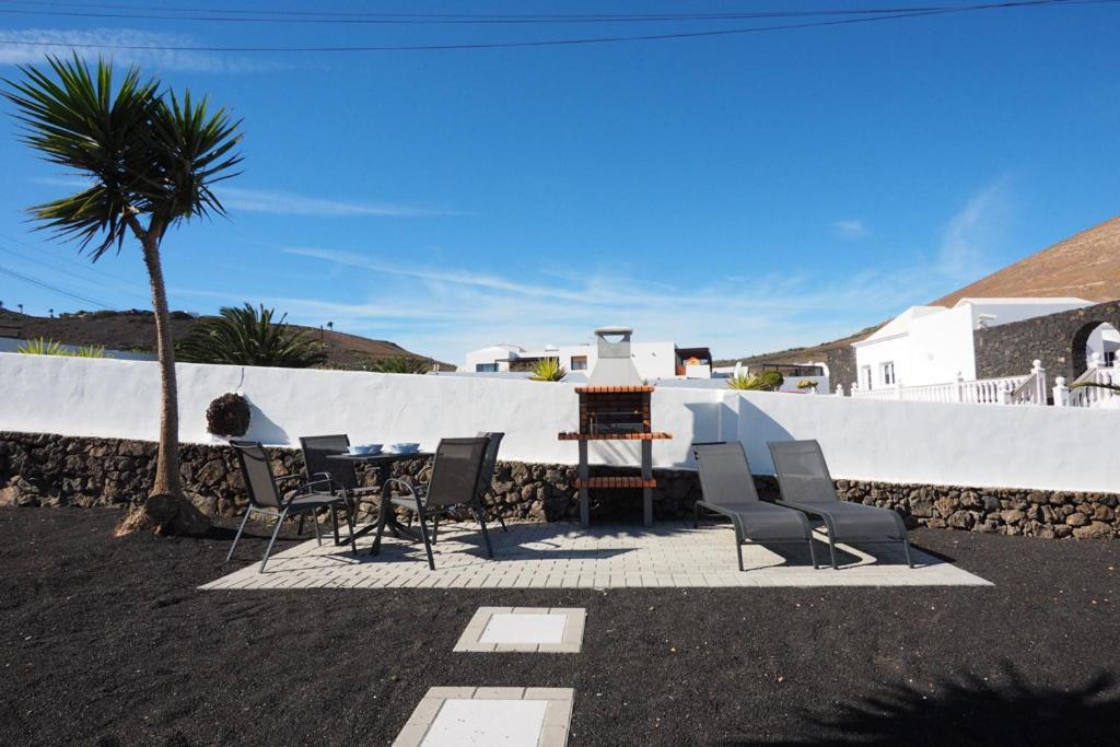 Private Apartment With Mountain And Sea Views, La Asomada, Lanzarote Tias Exterior photo
